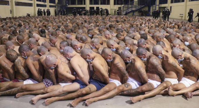 Imagini șocante dintr-o închisoare din El Salvador. Ordinul președintelui în plină pandemie