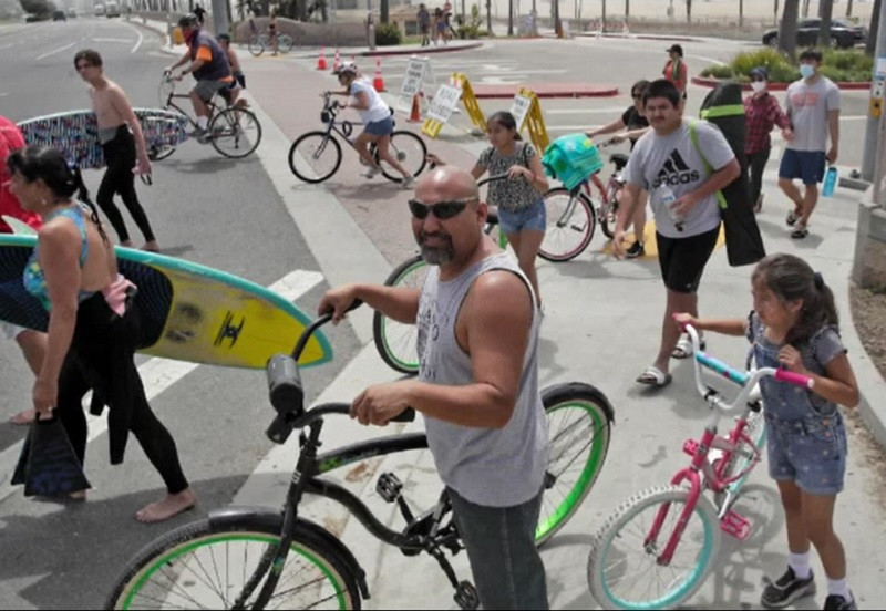 Peste 1 milion de oameni cu Covid-19 în SUA. Guvernator California: "Virusul nu-şi ia weekenduri libere"