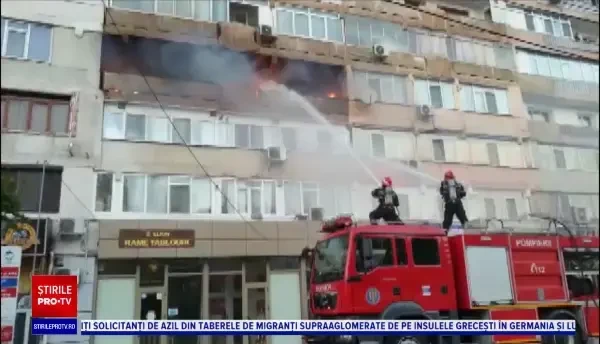 Incendiu violent într-un bloc din Galați. Cum a încercat proprietara să stingă focul
