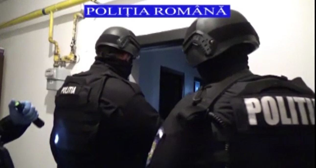 Escrocherii cu măști chirurgicale. Patronul unei farmacii, păgubit cu 220.000 de lei