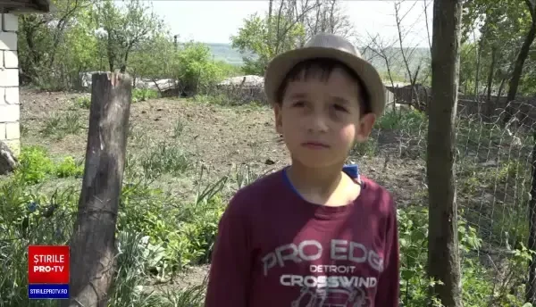 Prea săraci pentru școala online. Cazul lui Gabriel, care învață singur de 7 săptămâni