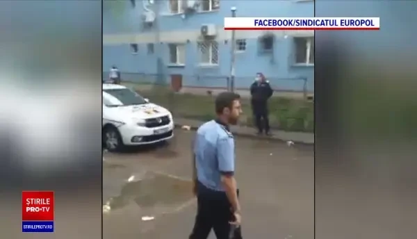 Scandal uriaș la Zăbrăuți. Polițiștii s-au trezit înconjurați. "Ne-au omorât! Ne-au dat cu spray"