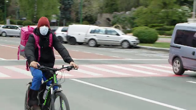 Bicicleta, cel mai sigur mijloc de transport pe timp de pandemie. Cât costă una echipată de oraș