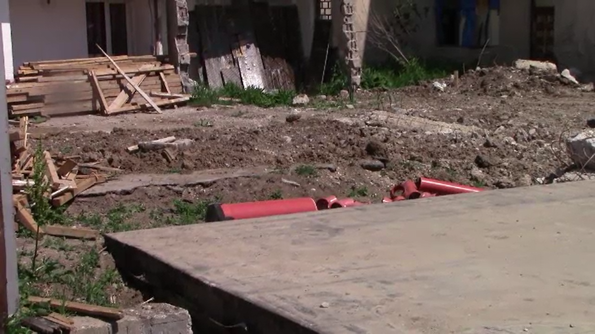 Constructorii au abandonat șantierele din orașul Răcari de frica contaminării cu Covid-19