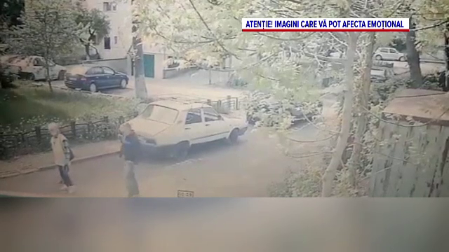 Bătrână bătută sălbatic şi jefuită, când îşi plimba nepotul. Cum puteţi ajuta la prinderea agresorului