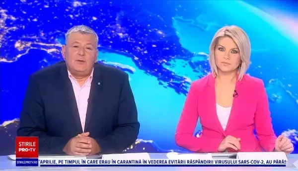 Un pui de urs, surprins la intrarea unui magazin, în Băile Tușnad