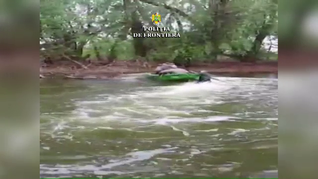 Incident în Deltă. Polițist târât zeci de metri prin apă, după ce a prins 2 braconieri