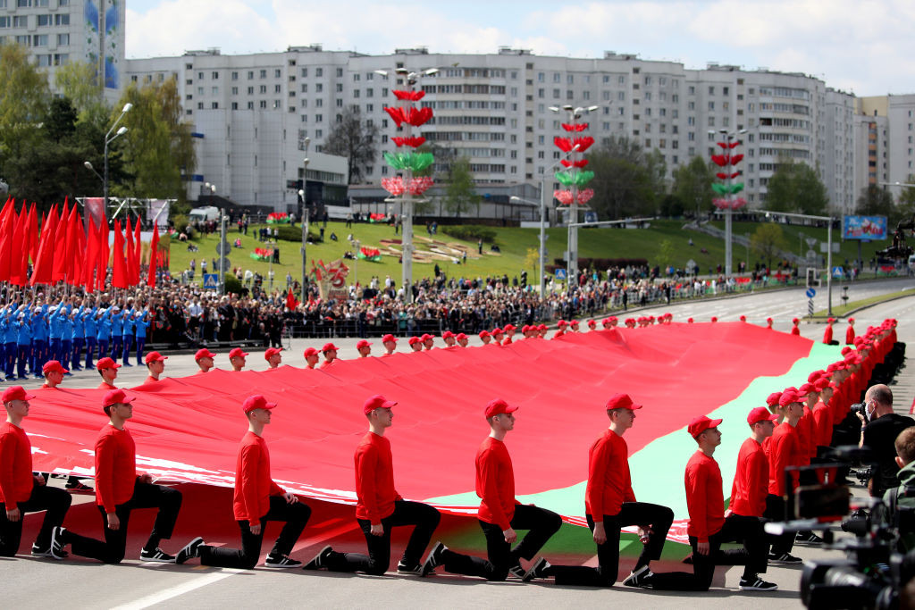 Paradă militară cu zeci de mii de participanți, &icirc;n plină pandemie. Unde a fost posibil acest lucru