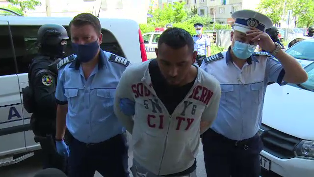 Bătaie cu săbii și împușcături în Dâmbovița. Un bărbat, în stare gravă