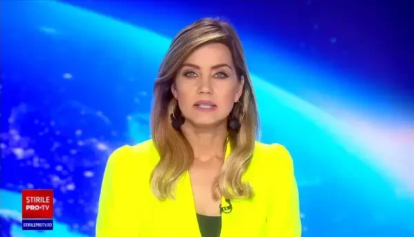 Un camion a luat foc pe un drum de munte de lângă Sinaia. VIDEO