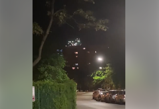 Românii au dat cu artificii după miezul nopții, când starea de alertă a intrat în vigoare. VIDEO