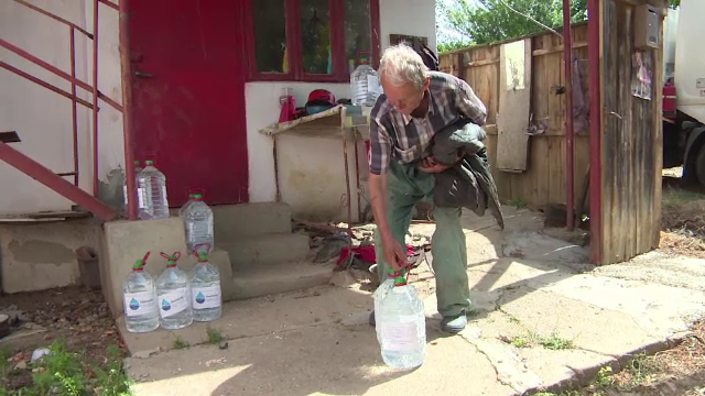 Comuna rămasă fără apă de o lună de zile, din cauza secetei. „Eu mă spăl cu sticla şi cana”