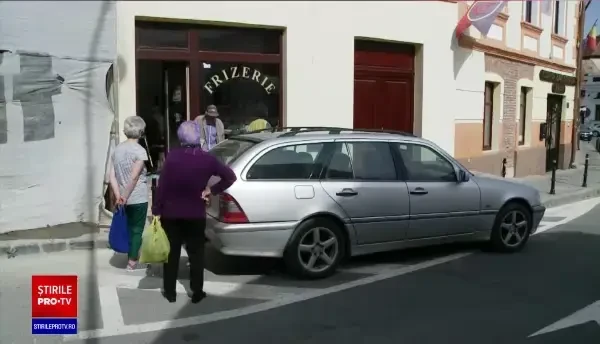 Prima zi de "liber la tuns". Oamenii au făcut coadă la frizerii: ”Nu mai suport”