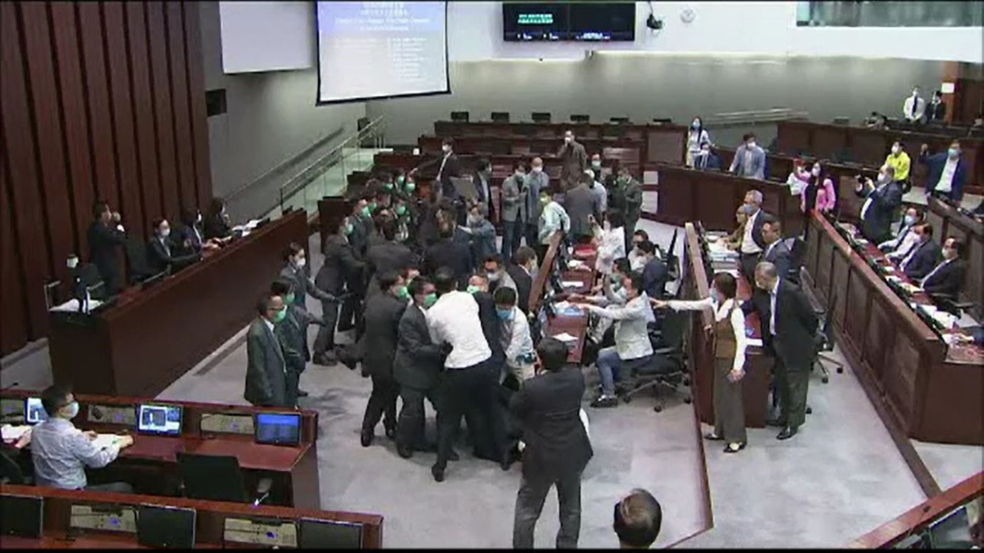 Bătaie generala în Parlamentul din Hong Kong