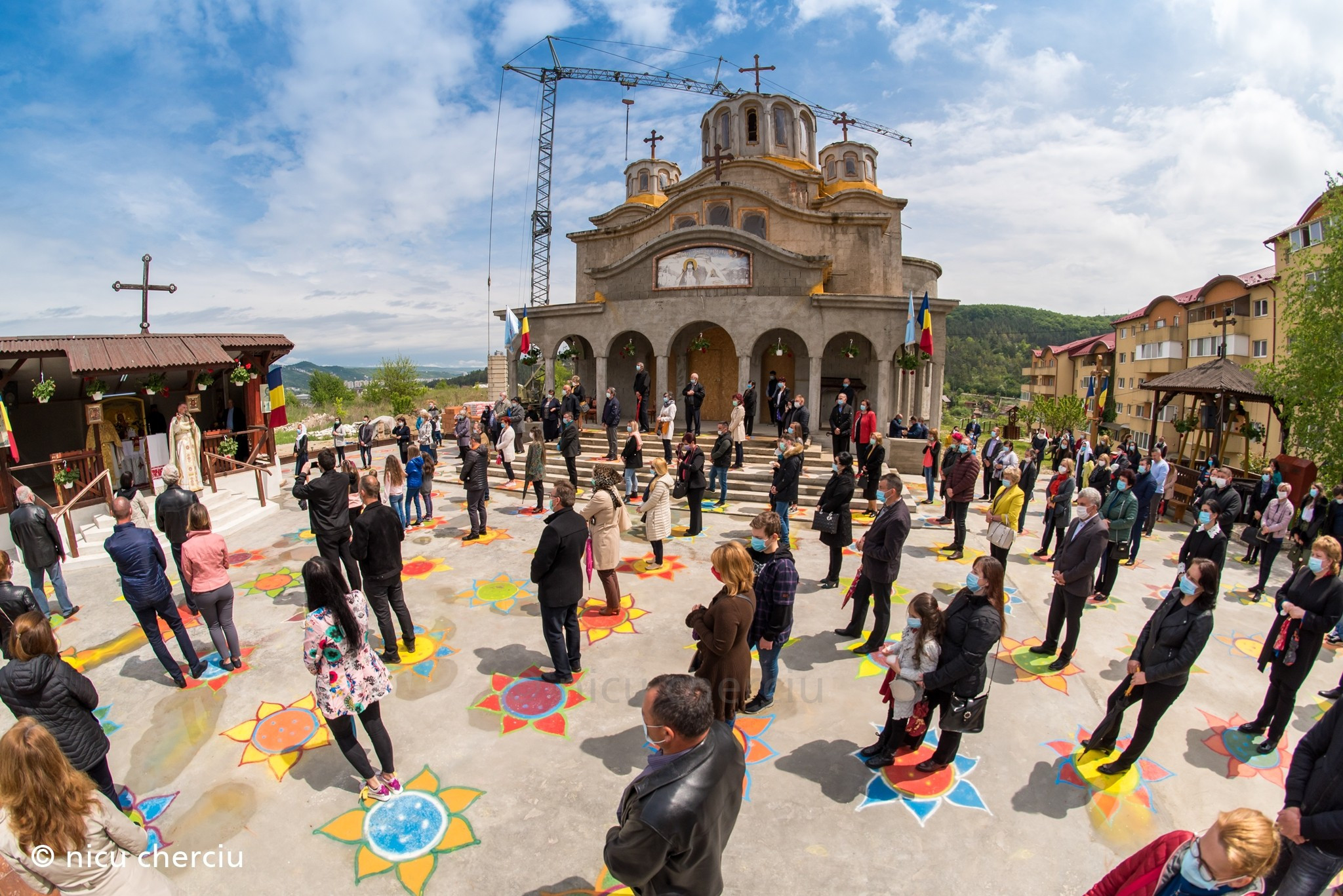 Imagini emoționante. Cum &icirc;și primesc credincioșii bisericile din toată țara