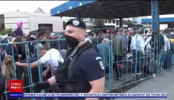 Haos la vama Nădlac. Poliția de frontieră: Sunt de 5 ori mai multe persoane care vor să intre