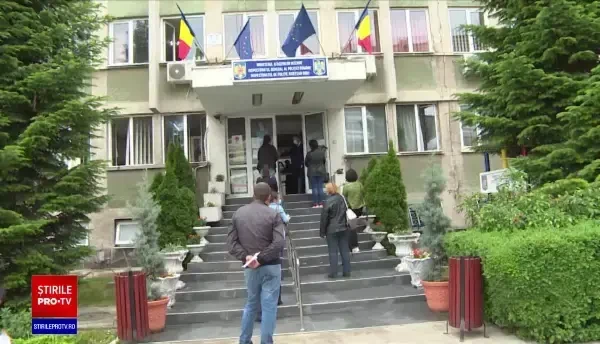 Cozi uriașe pentru eliberarea unui cazier: ”Nu avem ce face”