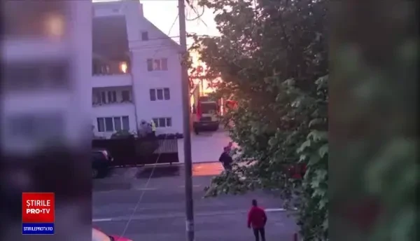 Incendiu puternic în Bistrița Năsăud. A mistuit un depozit de cereale, un grajd și o moară