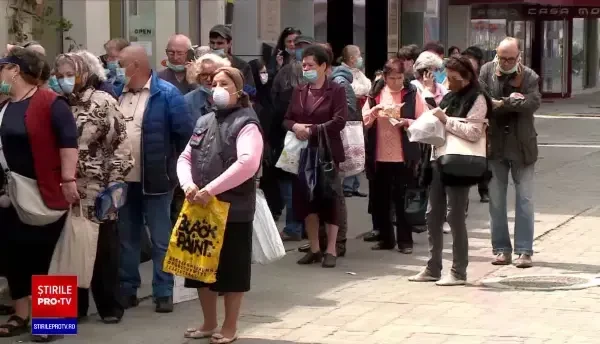 Înghesuială la instituţiile statului. Cum comentează oficialii situaţia revoltătoare