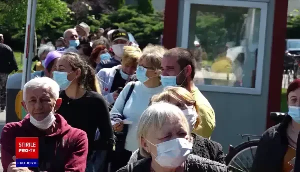 Au așteptat ore întregi, după ce au fost la cabinete sau policlinici fără programare: „Chiar e bătaie de joc”