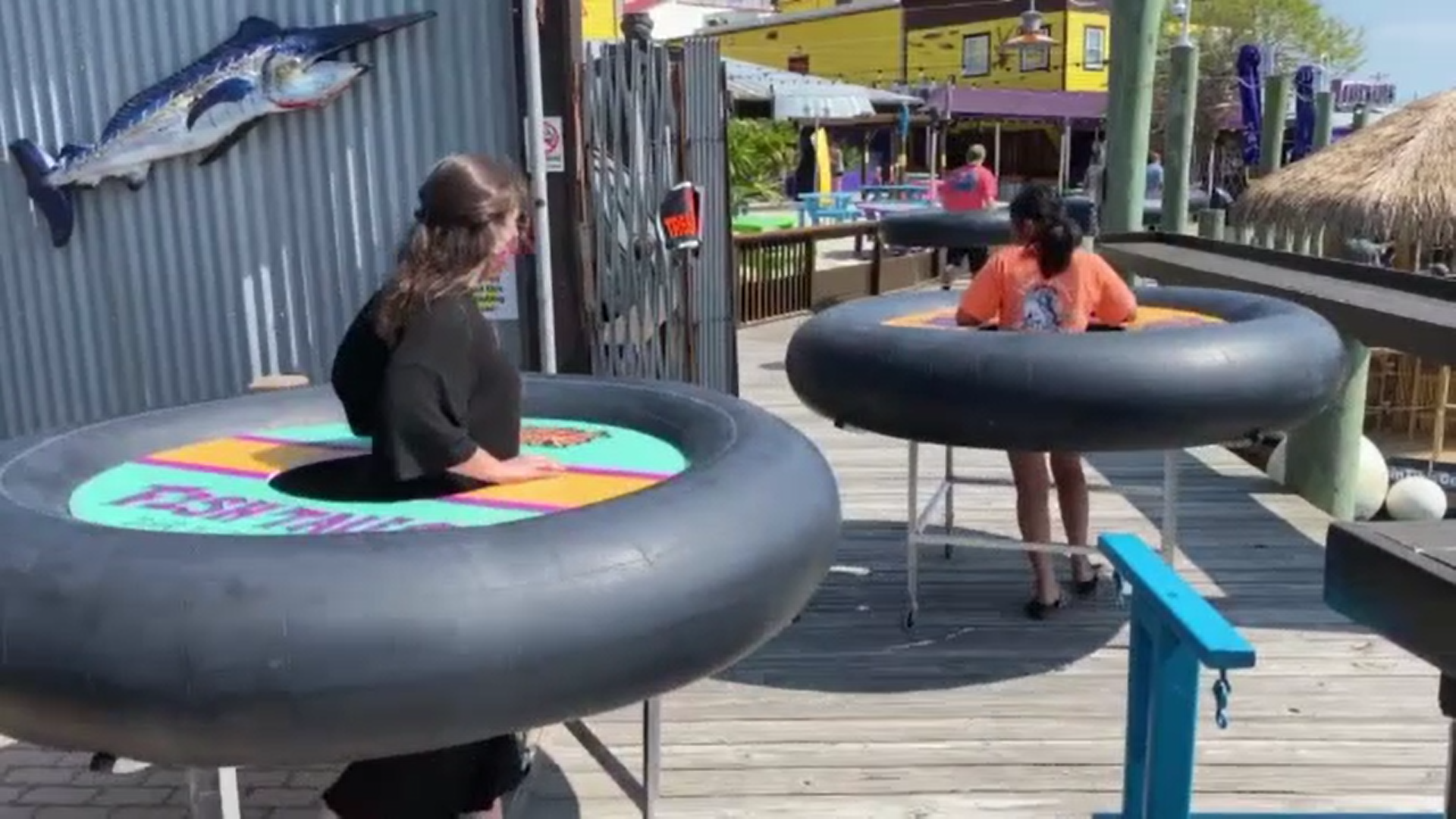 Metoda inedită prin care un bar din Maryland vrea să mențină distanțarea socială între clienți