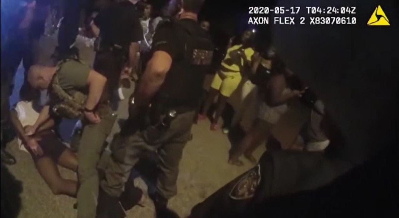 Scandal monstru în Florida. Bătaie generală cu poliția, la o petrecere cu 3.000 de oameni