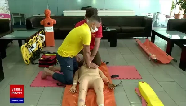 Oficial: este imposibil să iei Covid-19 din apa mării. Pandemia aduce însă o restricție incredibilă la salvamari