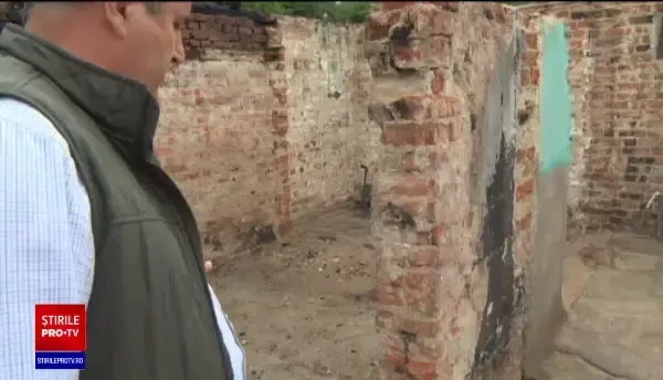 Solidaritate emoționantă: sătenii pun mână de la mână și reconstruiesc casa mistuită de foc a unor sărmani