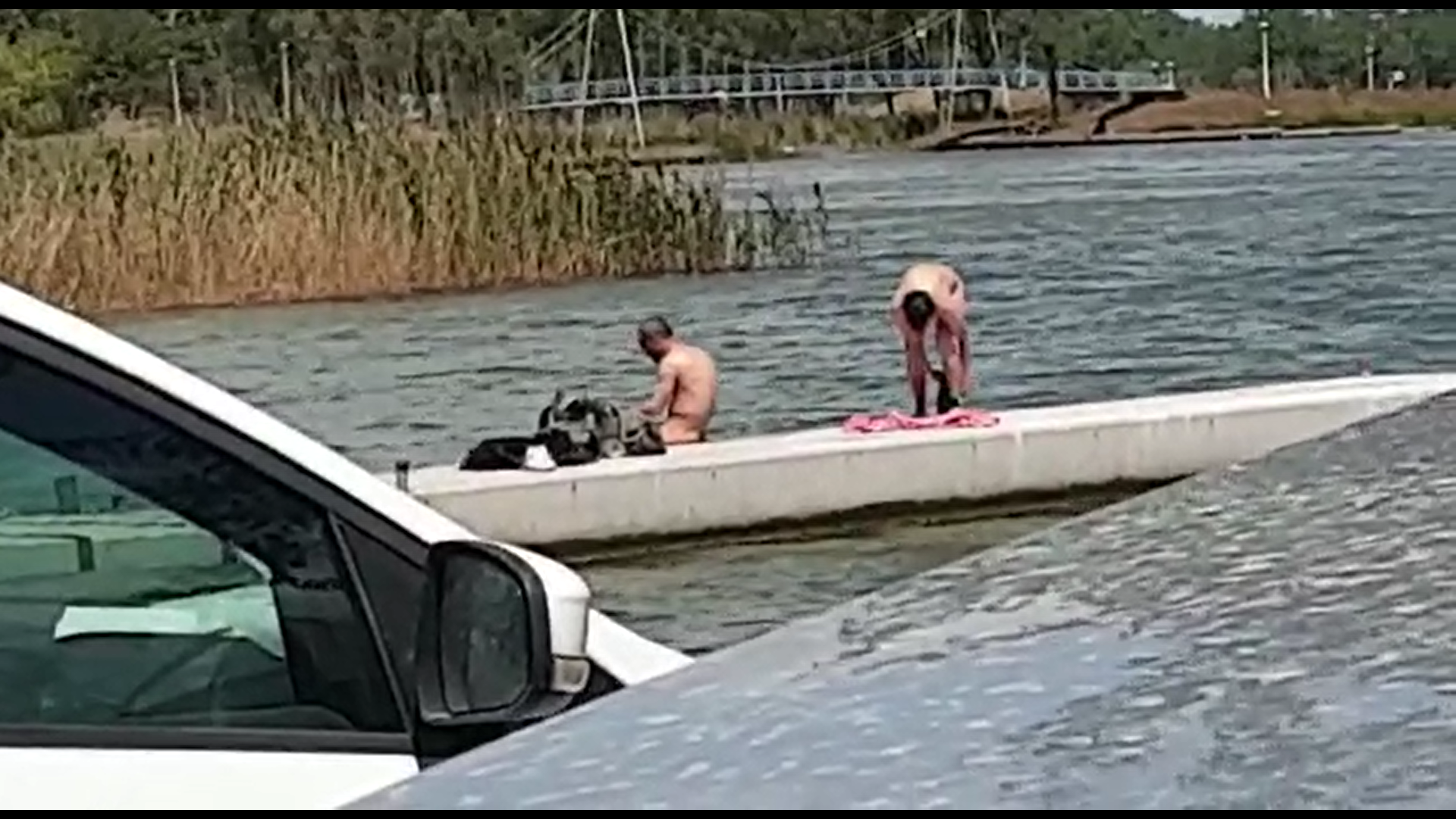 Imagini inedite la Constanța. Cum au fost surprinși doi soți pe marginea unui lac. VIDEO