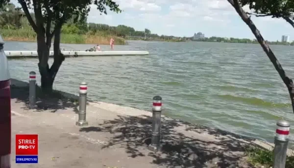 VIDEO Moment inedit la Constanța. Au făcut plajă nud sub privirile trecătorilor