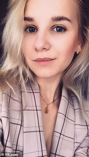 Cum arată de fapt „asistenta” care a tratat pacienții cu Covid-19 în lenjerie intimă. GALERIE FOTO