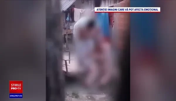 Ce s-a întâmplat cu bătrâna bătută crunt de propria fiică. Mărturia vecinului care a filmat scena