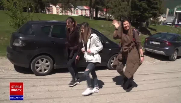 Românii au luat cu asalt Transalpina: ”Virusul e departe de noi”