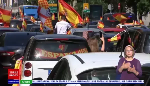 Mii de spanioli au participat la un protest auto. Ce îi reproșează premierului. GALERIE FOTO