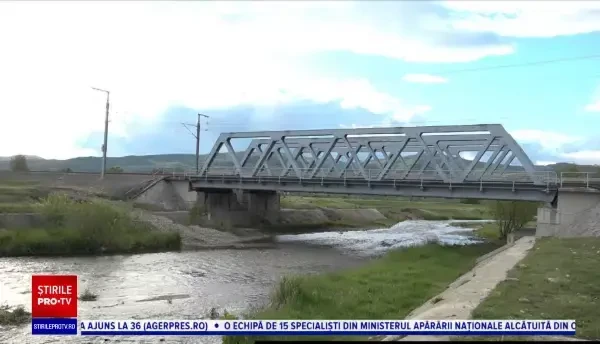 A scăpat miraculos cu viață, după ce s-a electrocutat la firele de înaltă tensiune. ”L-o găurit”