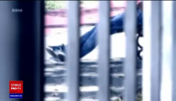 Imagini revoltătoare în Neamț. Un adolescent e agresat sexual pe stradă, fără ca nimeni să intervină