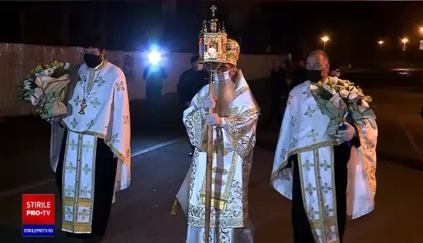 Credincioșii de la malul mării vor primi, pentru a doua oară în acest an, Lumina Sfântă a Învierii