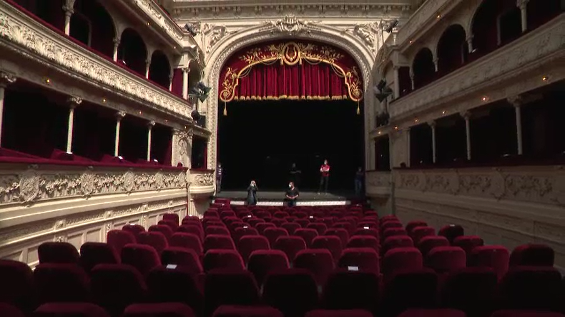 Cum se adaptează lumea spectacolelor pentru a putea supraviețui