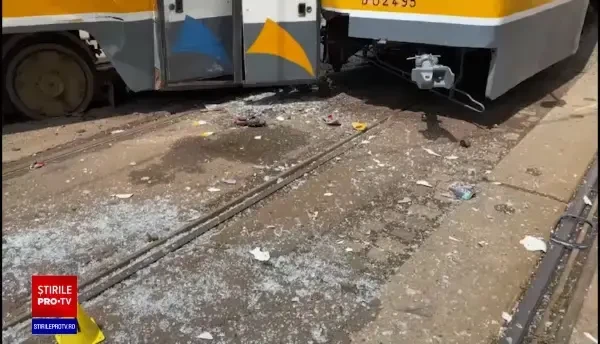 Accident grav în București. 7 oameni sunt răniți după ce două tramvaie s-au ciocnit
