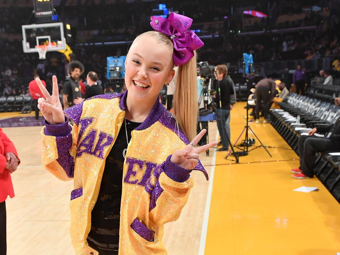 JoJo Siwa, adolescenta celebră pe YouTube care a devenit "fabrică de bani" la 13 ani