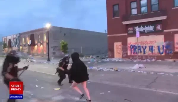 Violențele continuă în Minneapolis. Jurnaliști CNN, arestați când transmiteau LIVE