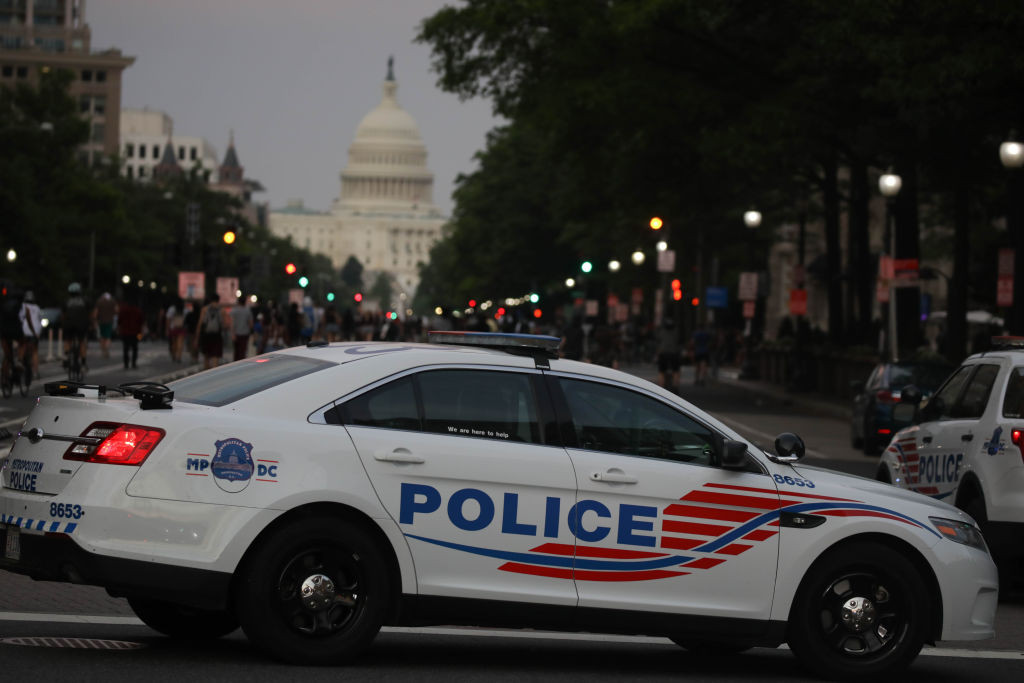 VIDEO Cazul George Floyd. Sute de manifestanţi protestează în faţa Casei Albe