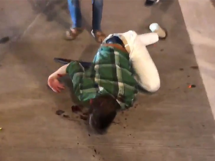 Imagini șocante. Un bărbat este călcat în picioare, în SUA, pentru că își apăra magazinul