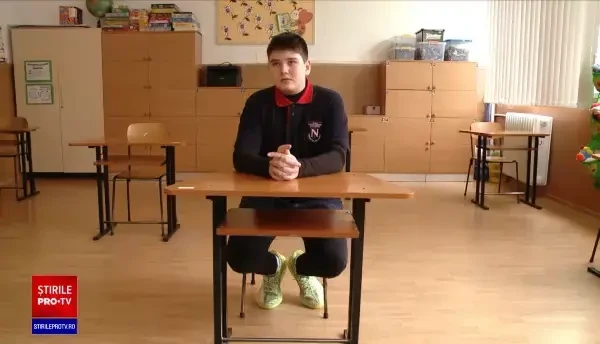 Uniforma școlară ar putea deveni obligatorie. Cum îi poate ajuta acest lucru pe elevi