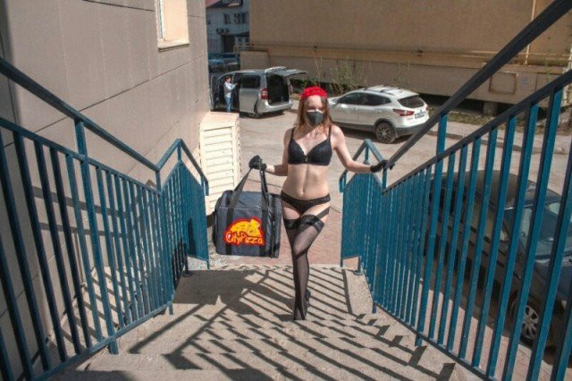 Orașul &icirc;n care stripteuzele livrează pizza. GALERIE FOTO