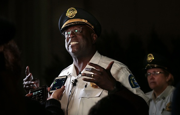 VIDEO. Patru polițiști, împușcați în timpul protestelor din SUA. Șeful lor, în lacrimi în fața presei