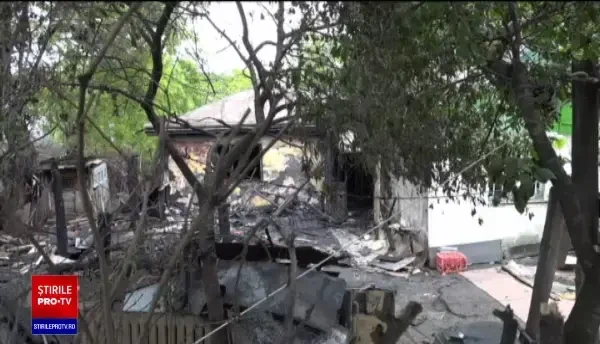 Un bătrân a murit și soția sa este în stare critică după ce le-a luat foc casa