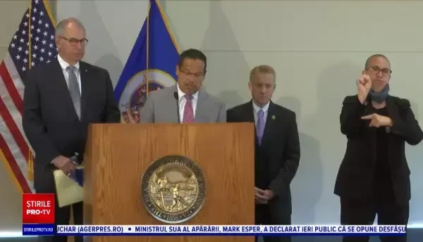 Polițiștii care au asistat la moartea lui George Floyd, arestați pentru complicitate la omor. Protestele continuă