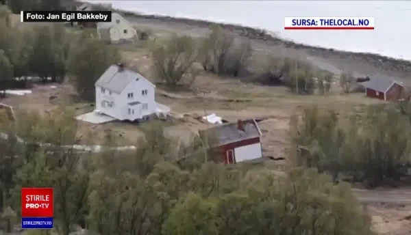 Imagini apocaliptice. Un sat, înghițit de apă, după o alunecare de teren: „N-am mai văzut așa ceva niciodată”. VIDEO