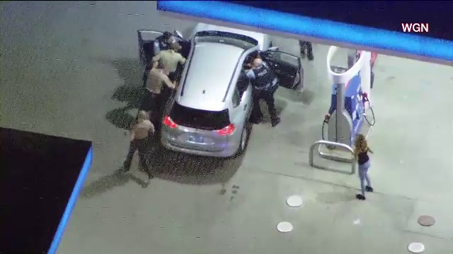 Urmărire ca în filme pe străzile din Chicago. Acțiunea, filmată din elicopter